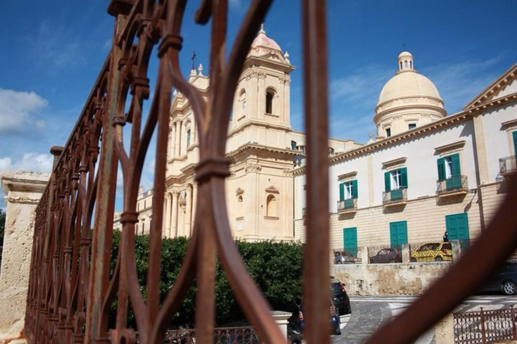 La Perla Di Noto Hotel Exterior foto